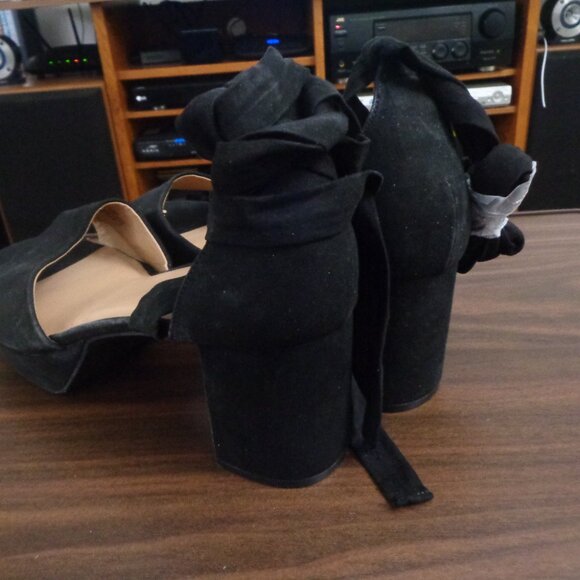 Torrid All Over Raffia Platform Heel Black Sz 13 WW - Picture 8 of 8